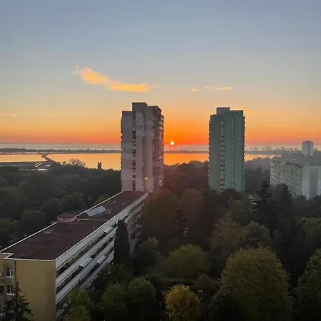Zornitsa With Sea View And Free Parking Apartmán Burgas City