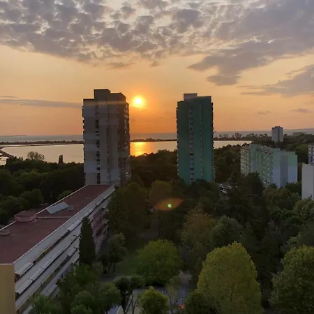 Zornitsa With Sea View And Free Parking Apartmán